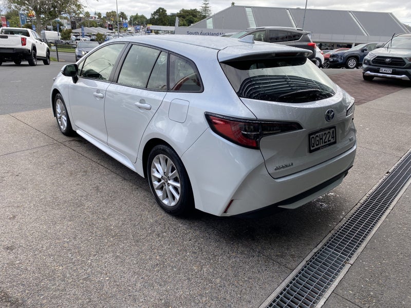 2023 Toyota Corolla GX 1.8P Hybrid Wagon image 5