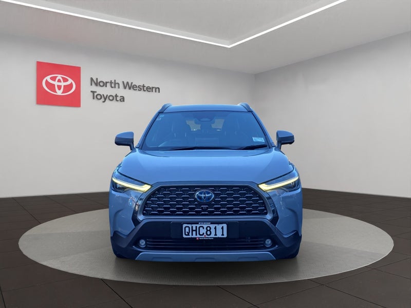 2023 Toyota Corolla GXL 2.0L Hybrid FWD SUV image 2