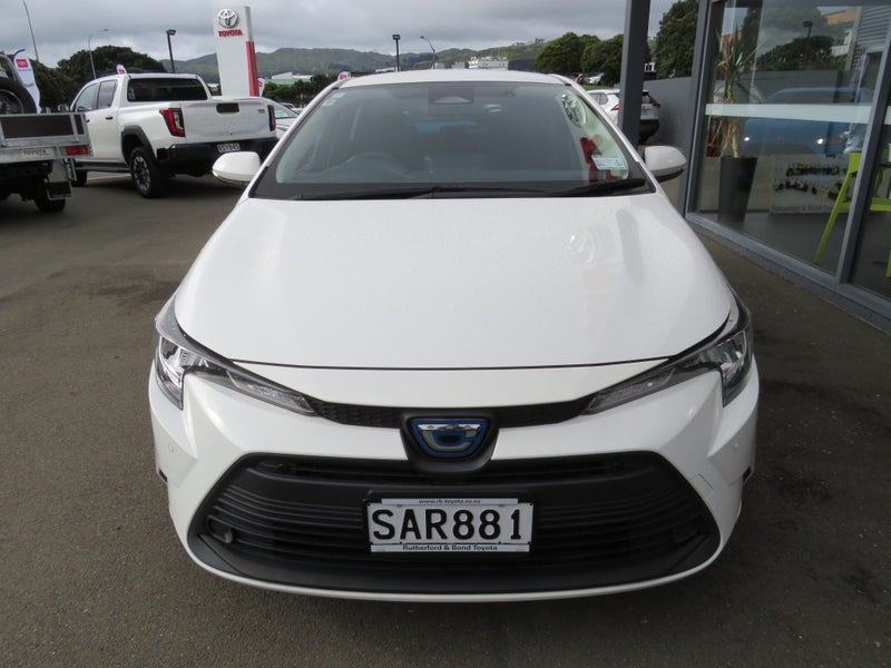 2023 Toyota Corolla Touring 1.8 Hybrid image 3