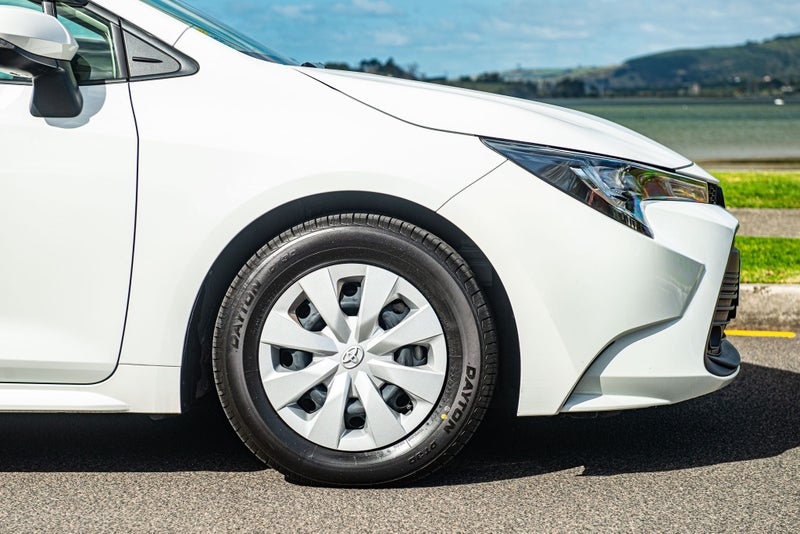 2023 Toyota Corolla Touring 1.8 Hybrid Wagon image 3