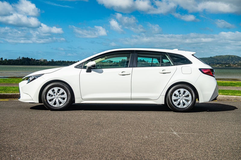 2023 Toyota Corolla Touring 1.8 Hybrid Wagon image 5