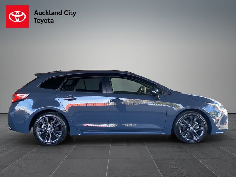 2023 Toyota Corolla Touring 1.8 Hybrid WxB 4WD... image 2