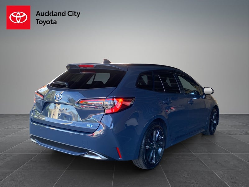 2023 Toyota Corolla Touring 1.8 Hybrid WxB 4WD... image 3