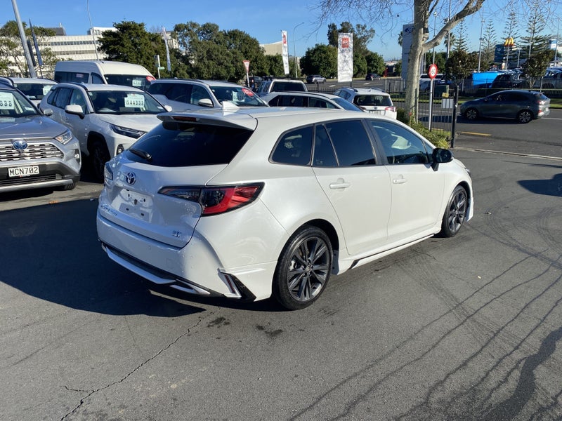 2023 Toyota Corolla Touring 1.8 Hybrid WxB 5 Dr... image 2