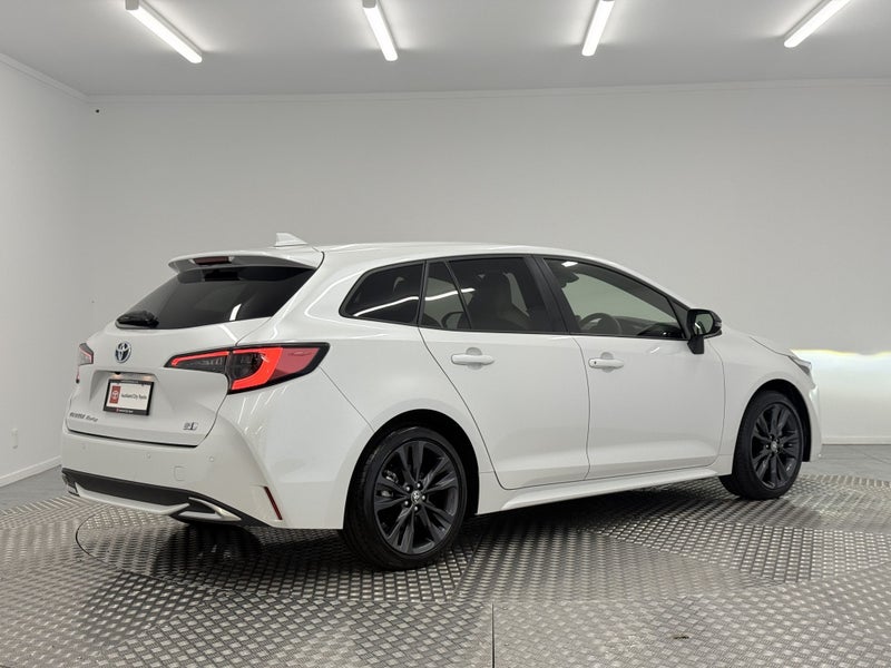 2023 Toyota Corolla Touring 1.8 Hybrid WxB image 3