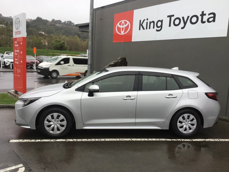2023 Toyota Corolla Touring 1.8 Hybrid X Wagon image 2