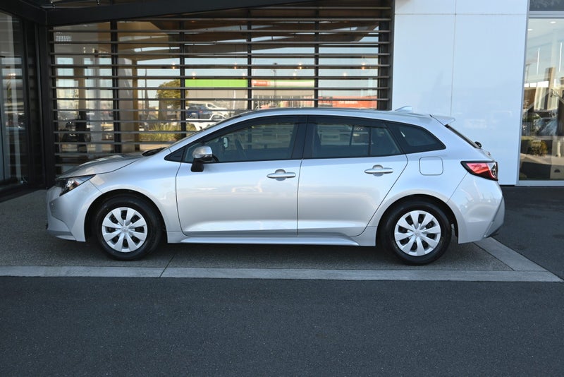 2023 Toyota Corolla Touring 1.8 Petrol Hybrid X... image 3