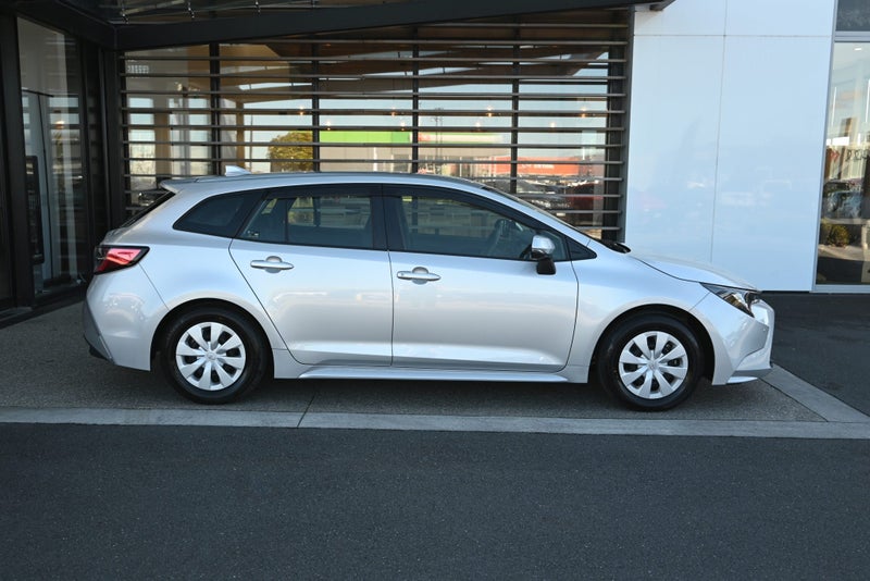 2023 Toyota Corolla Touring 1.8 Petrol Hybrid X... image 5