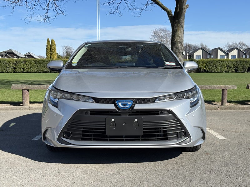 2023 Toyota Corolla Touring 1.8L Petrol Hybrid image 2