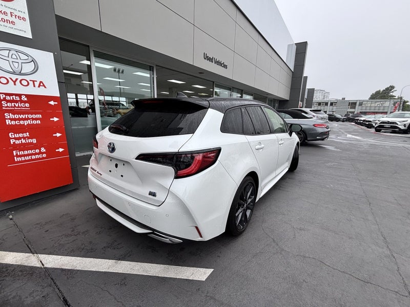2023 Toyota Corolla TOURING WXB EDITION HYBRID image 3