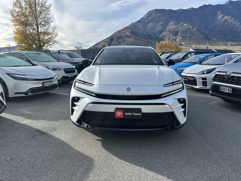 2023 Toyota Crown Sport Z Hybrid AWD image 5