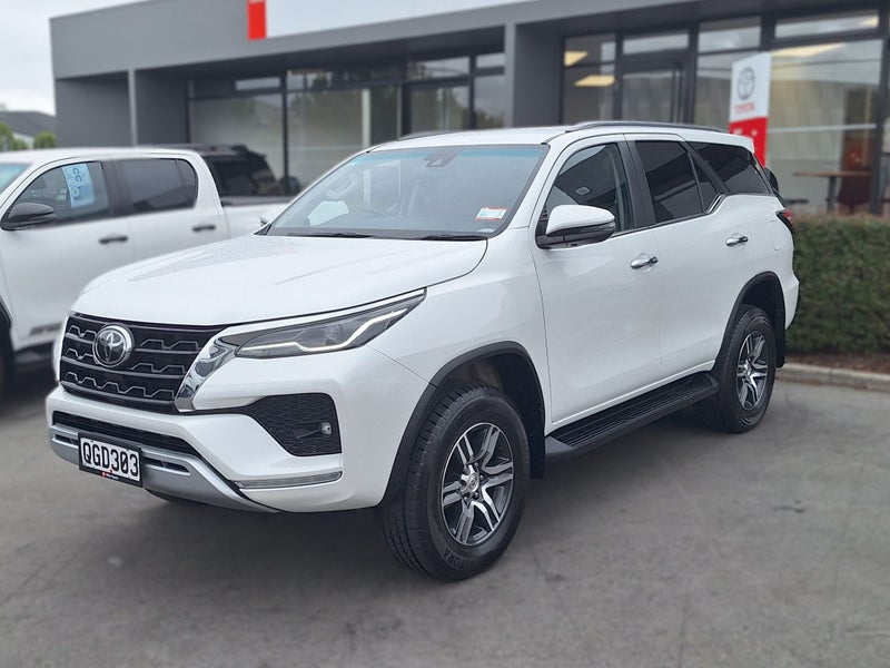 2023 Toyota Fortuner GXL 2.8 Diesel 6 Speed Aut... image 3