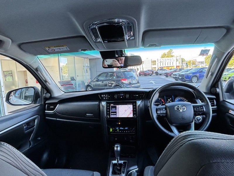 2023 Toyota Fortuner GXL 2.8 DIESEL FAMILY 7 SE... image 2
