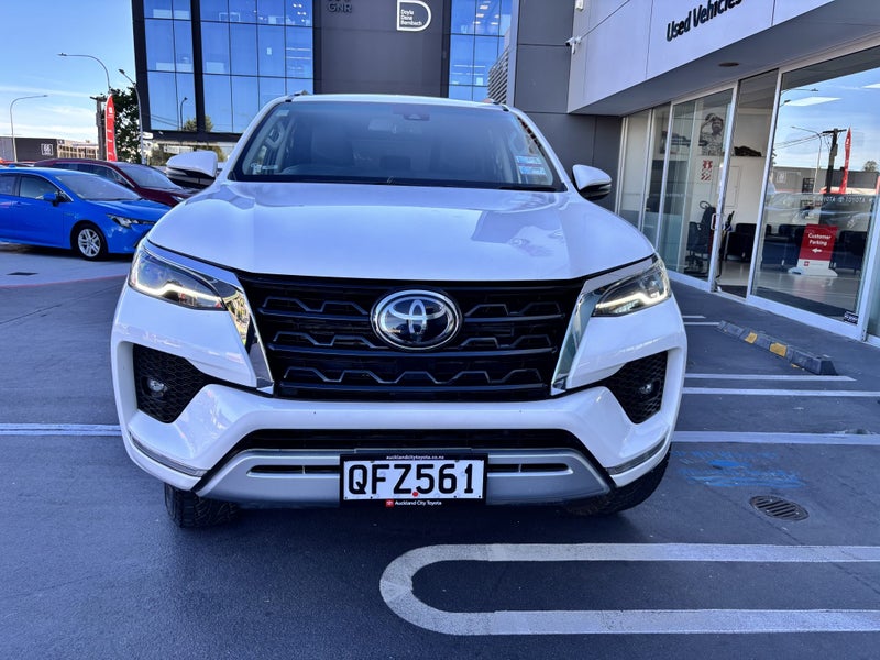 2023 Toyota Fortuner GXL 2.8 DIESEL FAMILY 7 SE... image 4