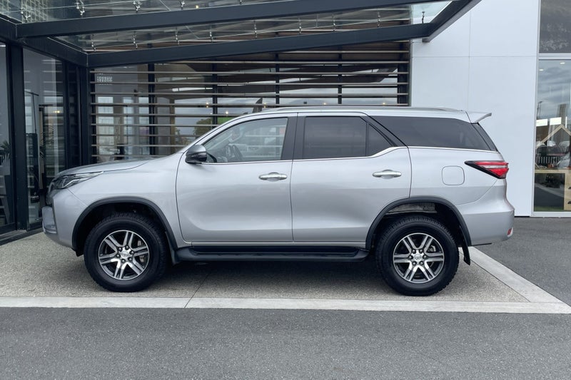 2023 Toyota Fortuner GXL 2.8 Turbo Diesel 4WD SUV image 3