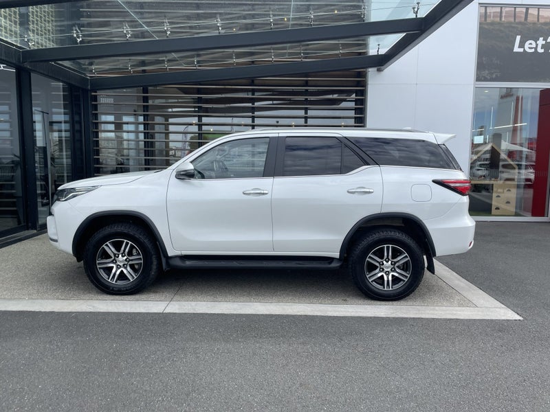 2023 Toyota Fortuner GXL 2.8 Turbo Diesel 4WD SUV image 3