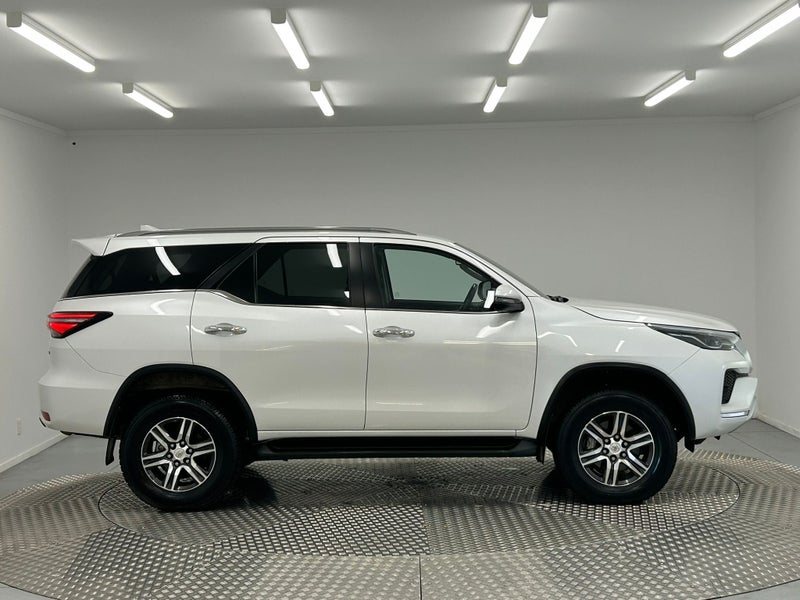2023 Toyota Fortuner GXL 2.8DT 4WD image 2