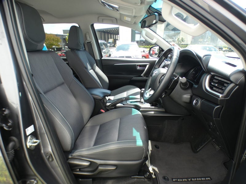 2023 Toyota Fortuner GXL 2.8DT 6AT 4WD image 2