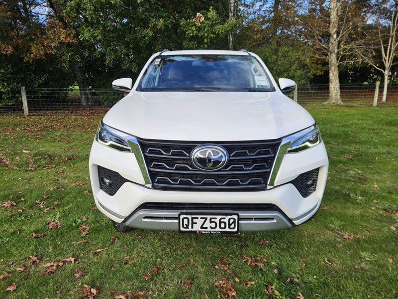 2023 Toyota Fortuner GXL 2.8DT 6AT 4WD 7 chair image 3