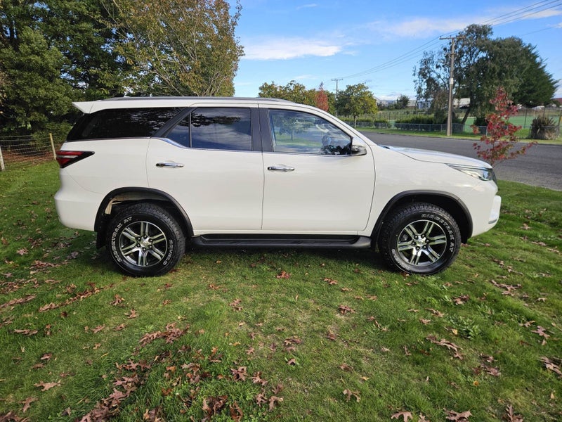 2023 Toyota Fortuner GXL 2.8DT 6AT 4WD 7 chair image 4