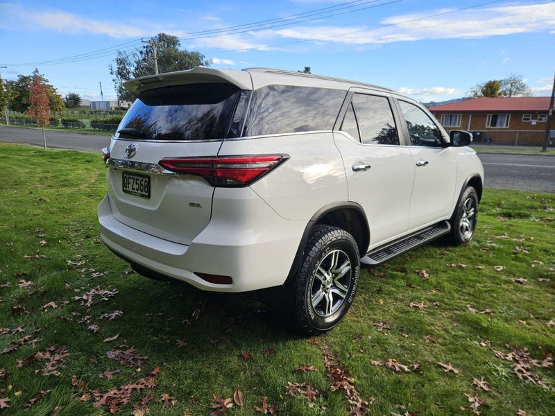 2023 Toyota Fortuner GXL 2.8DT 6AT 4WD 7 chair image 5