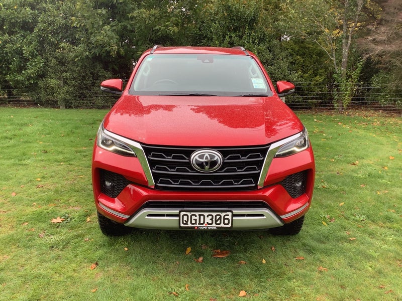 2023 Toyota Fortuner GXL 2.8DT 6AT 4WD 7 Chair image 3