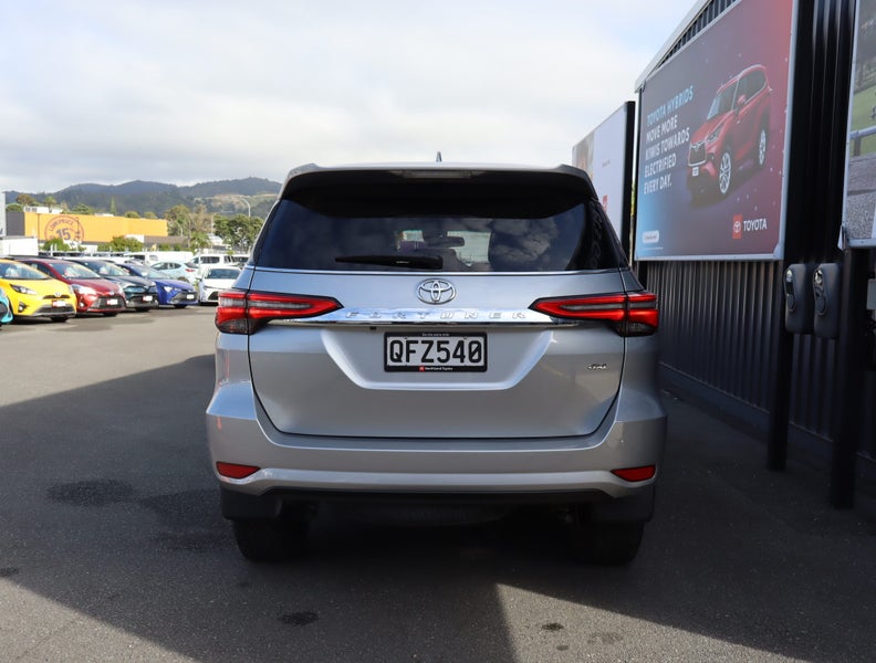 2023 Toyota Fortuner GXL 2.8DT 6AT 4WD WG/5D/7S image 3