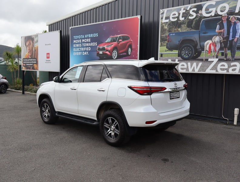 2023 Toyota Fortuner GXL 2.8DT 6AT 4WD WG/5D/7S image 2