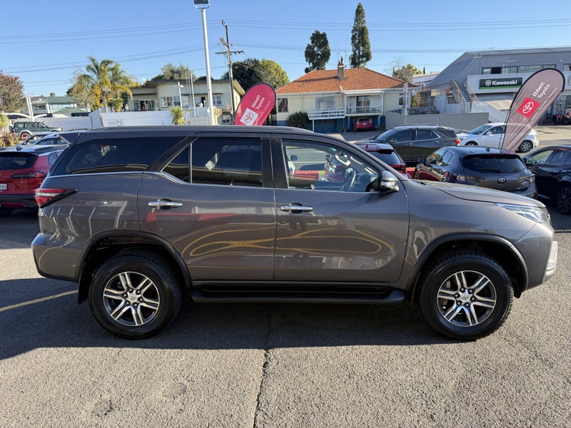 2023 Toyota Fortuner GXL 2.8DT 6AT 4WD WG/5D/7S... image 5