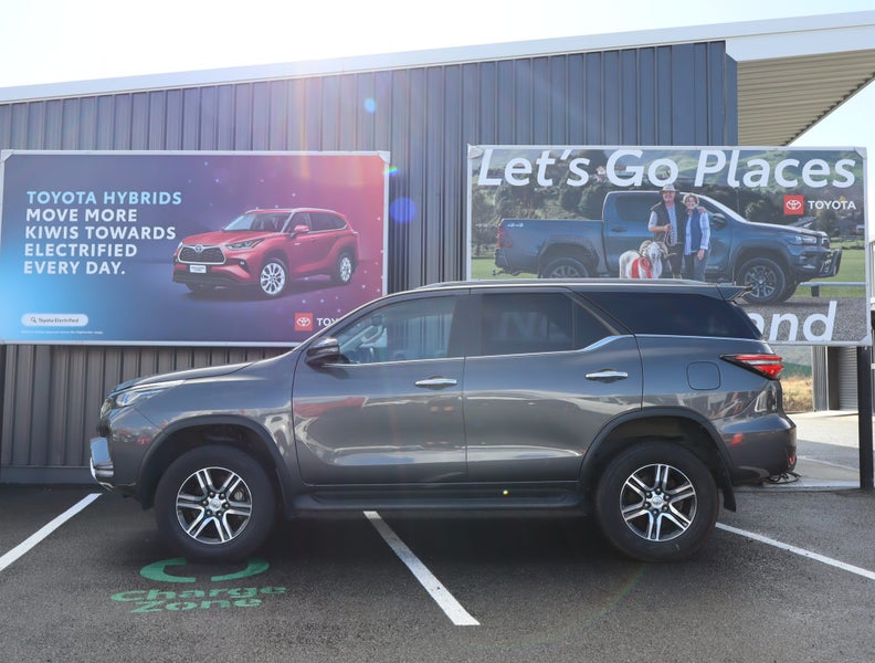 2023 Toyota Fortuner GXL 2.8DT 6AT 4WD WG/5D/7S image 5