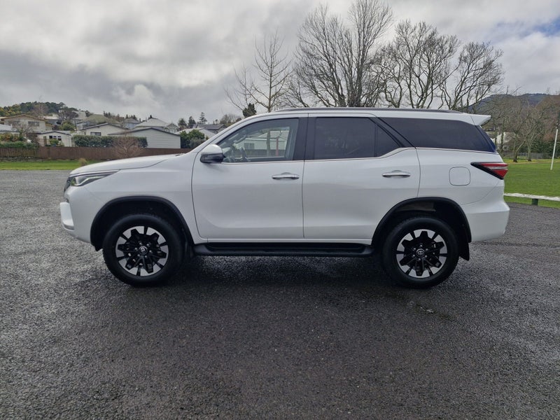 2023 Toyota Fortuner GXL 2.8DT 6AT 4WD WG/5D/7S... image 4