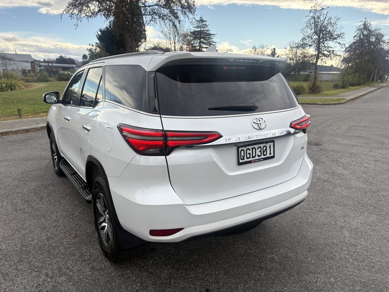 2023 Toyota Fortuner GXL 2.8DT 6AT 4WD WG/5D/7S image 2