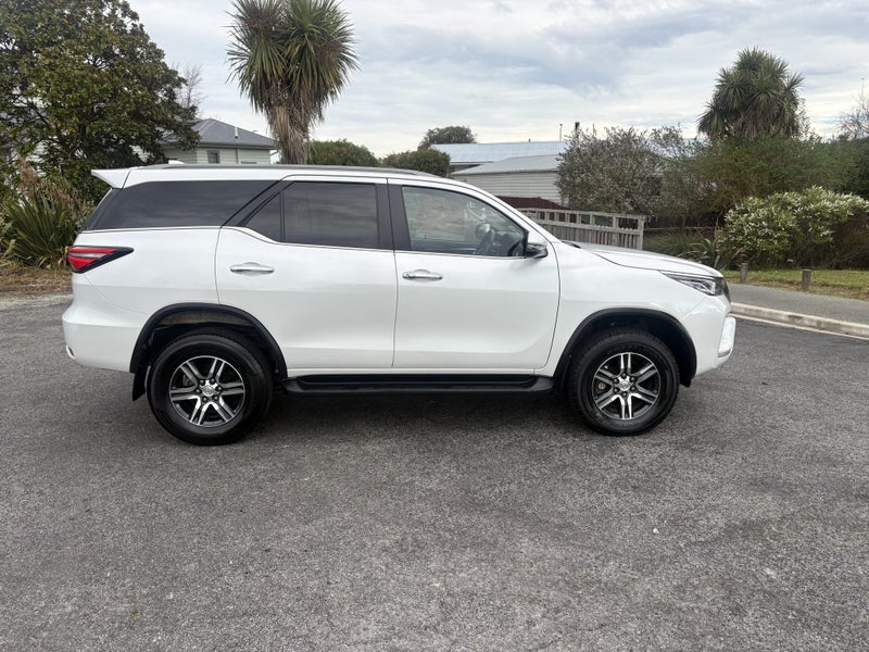 2023 Toyota Fortuner GXL 2.8DT 6AT 4WD WG/5D/7S image 3