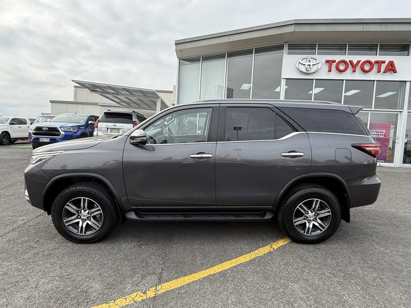 2023 Toyota Fortuner GXL 2.8DT 6AT 4WD WG/5D/7S... image 2