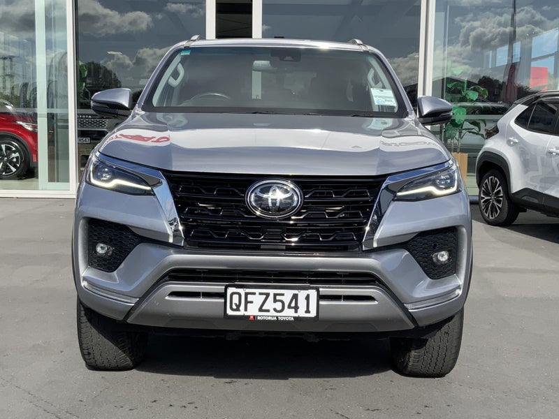 2023 Toyota Fortuner GXL 7 Seater 4X4 Certified! image 3