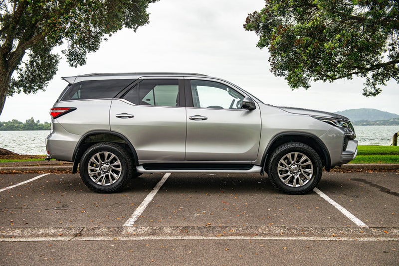 2023 Toyota Fortuner Limited 2.8DT 6AT 4WD image 5