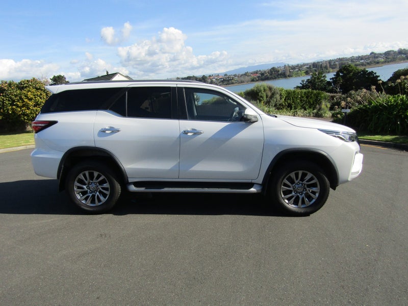 2023 Toyota Fortuner Limited 2.8DT 6AT 4WD image 2