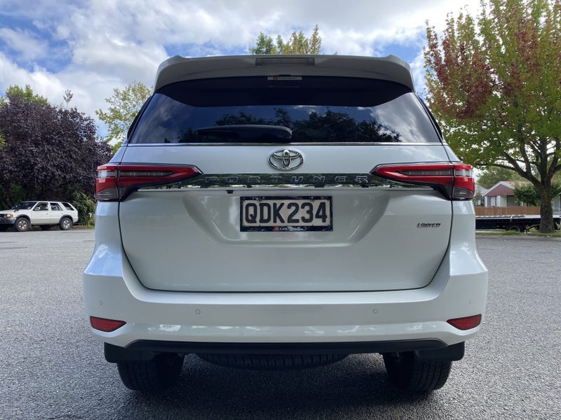 2023 Toyota Fortuner Limited 2.8DT 6AT 4WD 7 Se... image 4