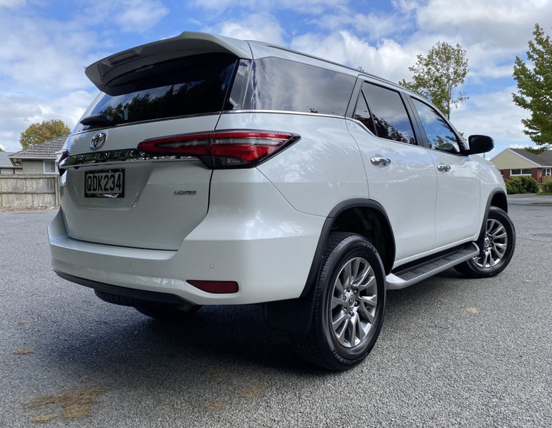2023 Toyota Fortuner Limited 2.8DT 6AT 4WD 7 Se... image 5
