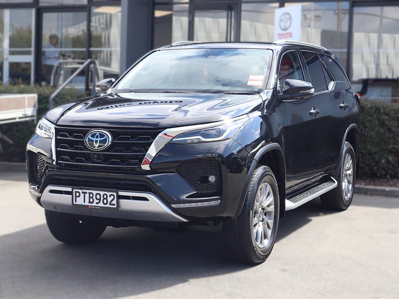 2023 Toyota Fortuner Limited 2.8DT 6AT 4WD 7 Se... image 3
