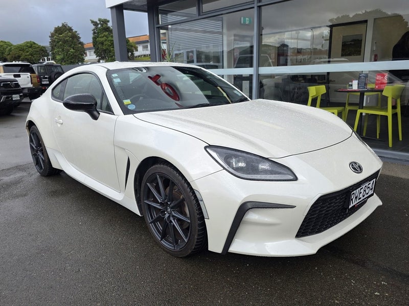 2023 Toyota GR86 RZ 2.4P image 2