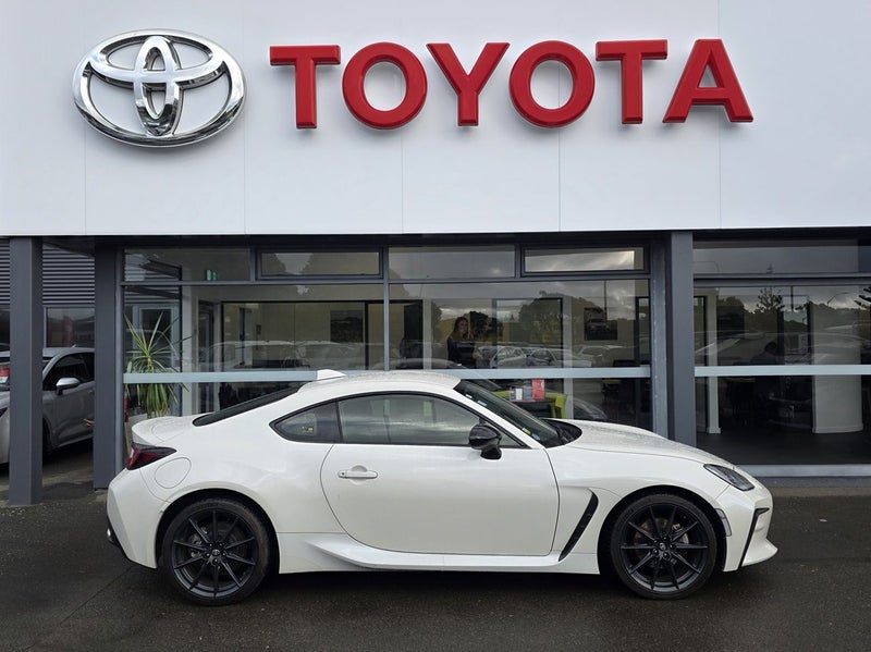 2023 Toyota GR86 RZ 2.4P image 4
