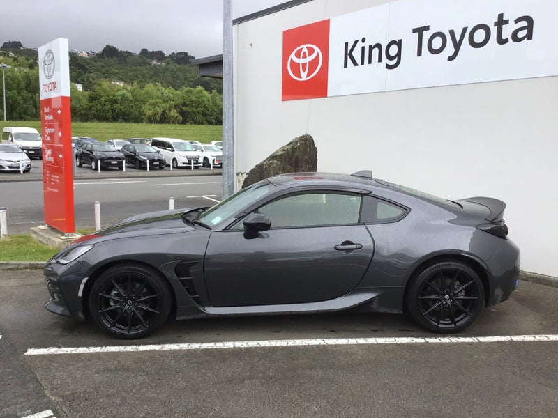2023 Toyota GR86 RZ 2.4P w extras image 2