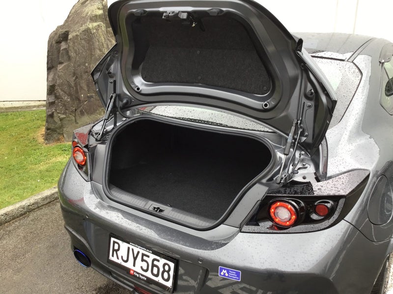 2023 Toyota GR86 RZ 2.4P w extras image 4