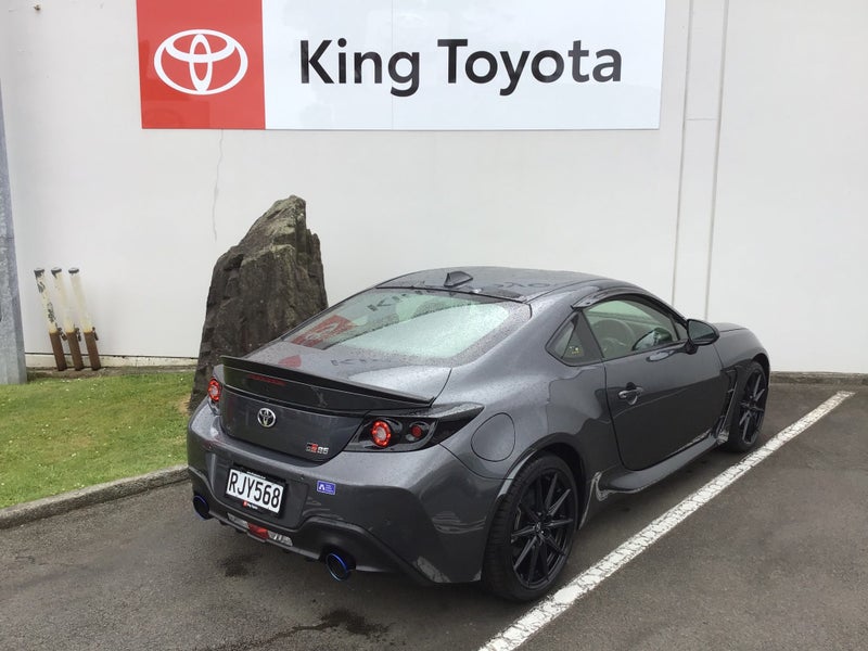 2023 Toyota GR86 RZ 2.4P w extras image 5