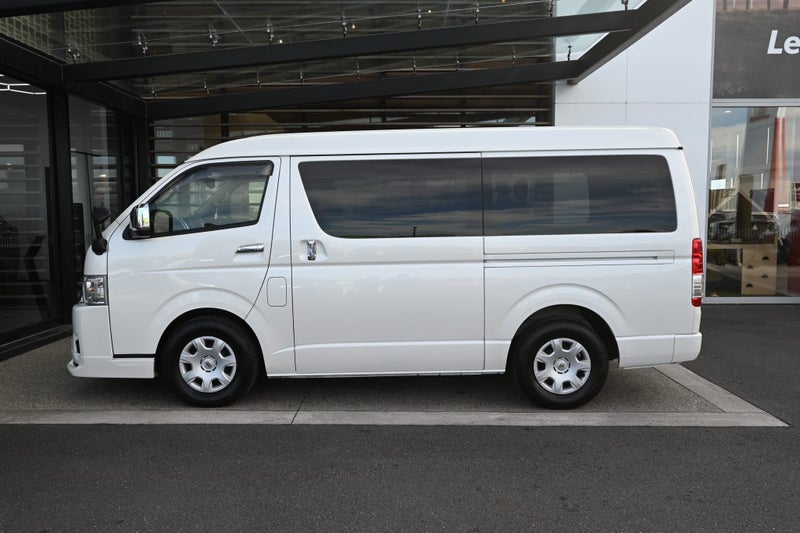 2023 Toyota Hiace 2.7 Petrol RWD Minibus image 3