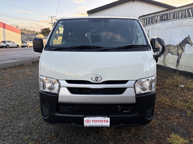 2023 Toyota Hiace 2.8D image 2