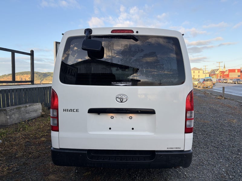 2023 Toyota Hiace 2.8D image 4
