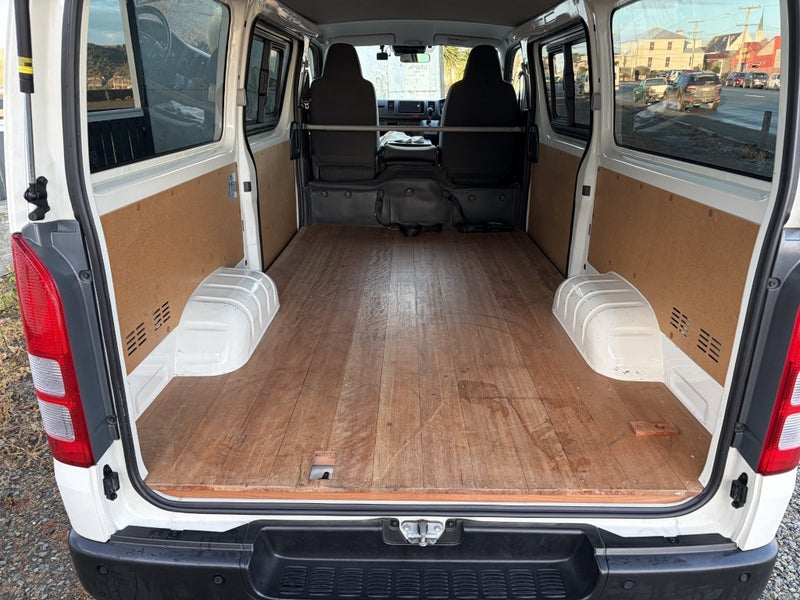 2023 Toyota Hiace 2.8D image 5