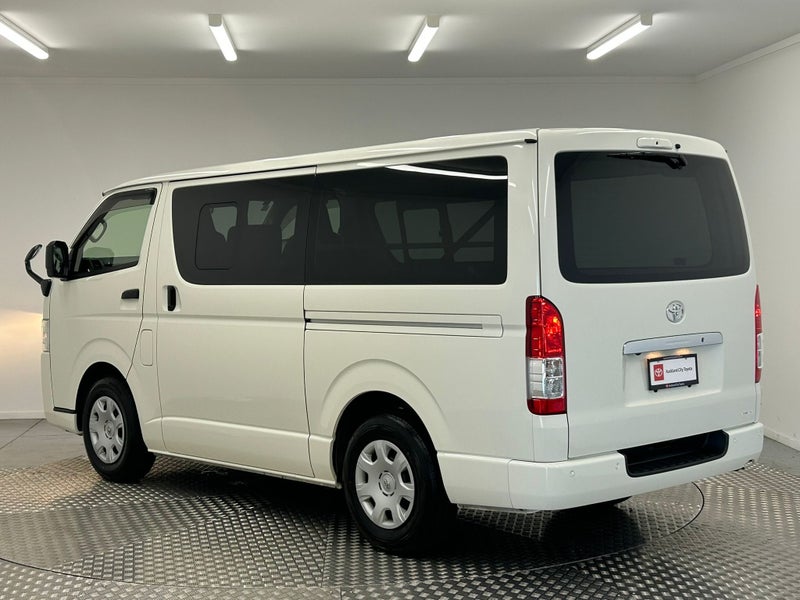 2023 Toyota Hiace 2.8D DX image 5